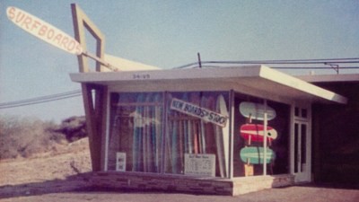 “This Shop Was Ground Zero For One of The Greatest Advancements in Surfboard Tech ‘SURF SHOP CHRONICLES’ TAKES A TRIP TO DANA POINT’S ICONIC HOBIE SURF SHOP” via Surfer