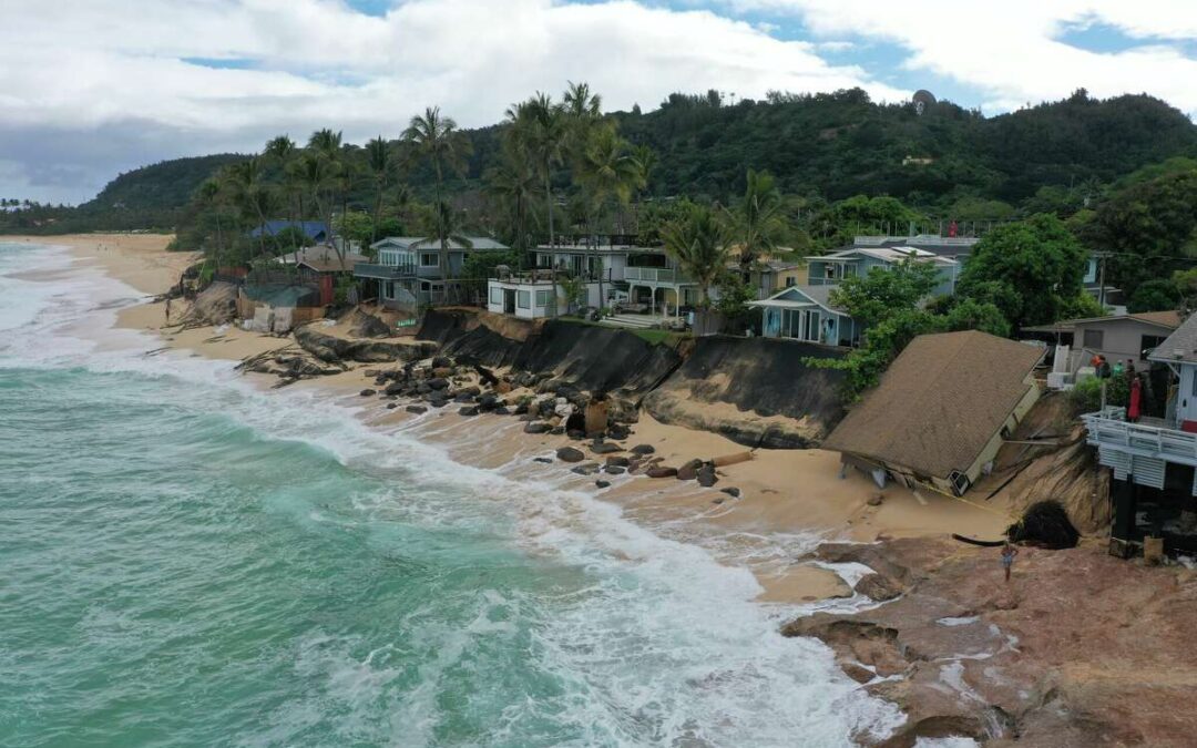 A home on the North Shore of Oahu collapses on the beach – DLNR