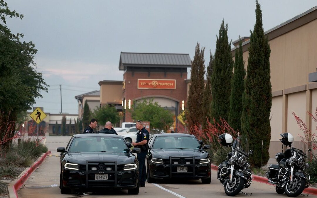 scene-at-Outlet-Mall-in-Allen-Texas