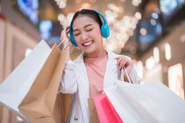 “Unplugged: The Real Reason Your Store Associates Can’t Connect With Customers” by Bob Phibbs via The Retail Doctor Blog